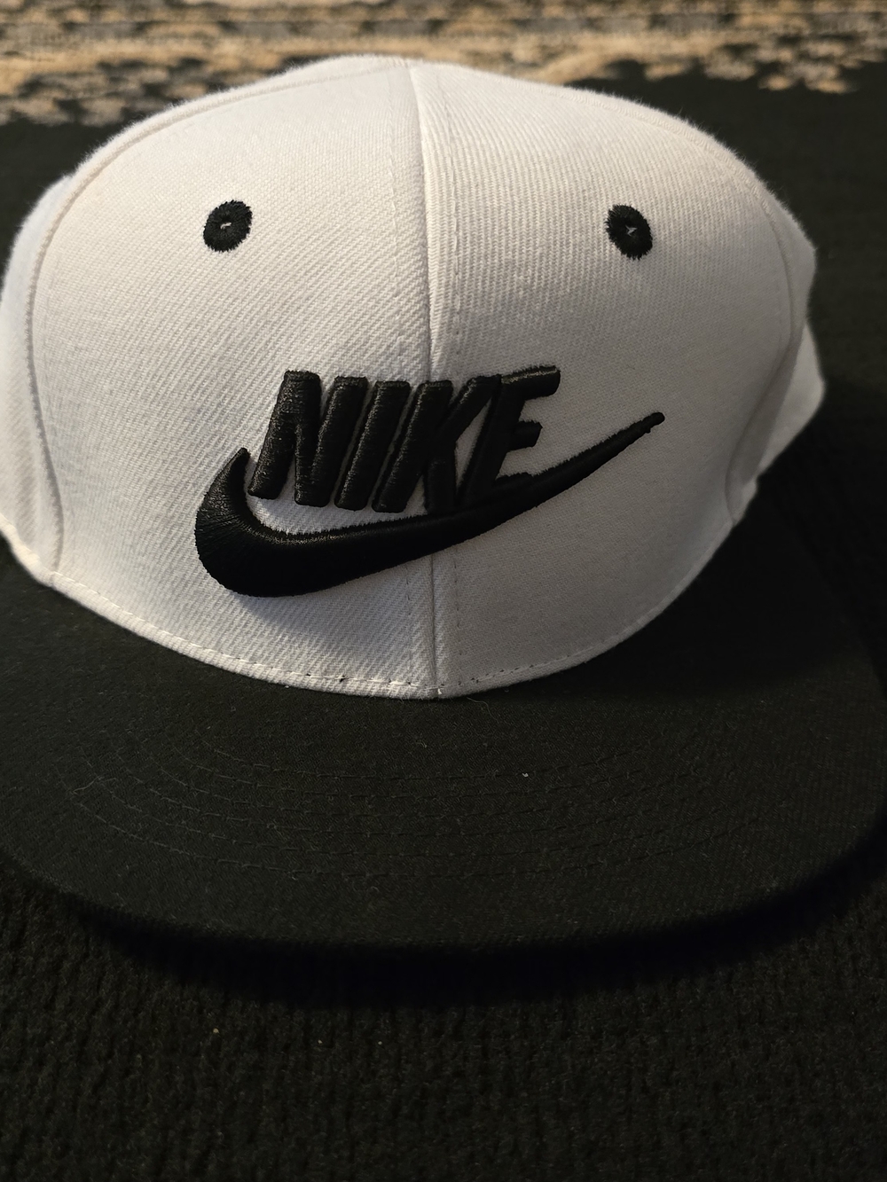 Nike White and Black Interior Logo Snapback Hat SIZE 4-7